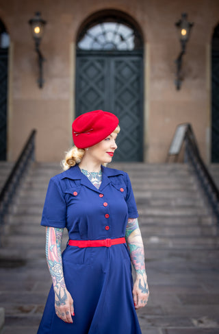 Das „Polly“-Kleid in einfarbigem Marineblau, echter und authentischer Vintage-Stil der 1950er Jahre