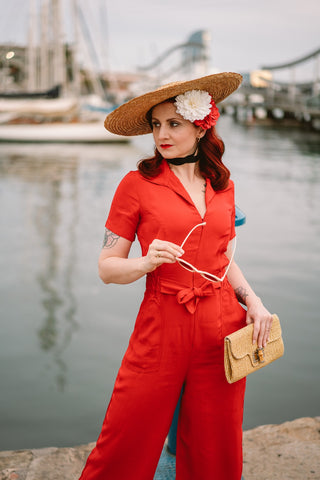 „Lauren“ Siren Jump Suit in einfarbigem Rot, klassischer Vintage-Stil der 1940er Jahre