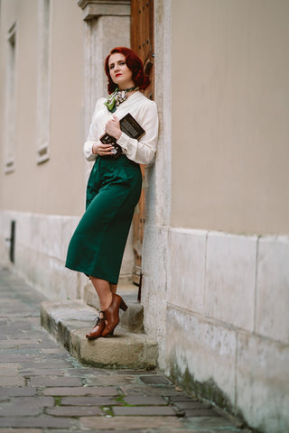 Die „Sophia“ Palazzo Culottes in einfarbigem Grün, klassisch und einfach zu tragen im Vintage-inspirierten Stil