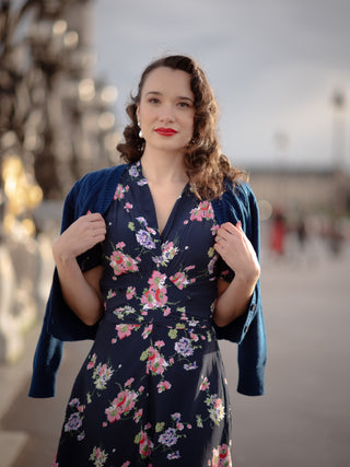 Wickelkleid „Peggy“ in Navy Mayflower, klassischer Vintage-Stil der 1940er Jahre