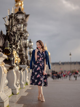 Wickelkleid „Peggy“ in Navy Mayflower, klassischer Vintage-Stil der 1940er Jahre