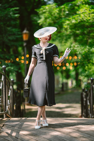 Robe Patti en noir massif des années 1940 avec col contrasté, véritable style vintage authentique